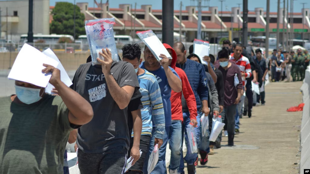 “México te abraza”: la estrategia que busca hacer frente a las deportaciones masivas en la frontera sur de EEUU