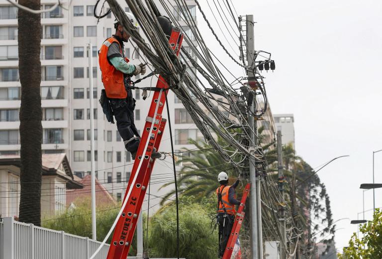 Gobierno de Chile Declara Estado de Excepción y Toque de Queda por Apagón Masivo