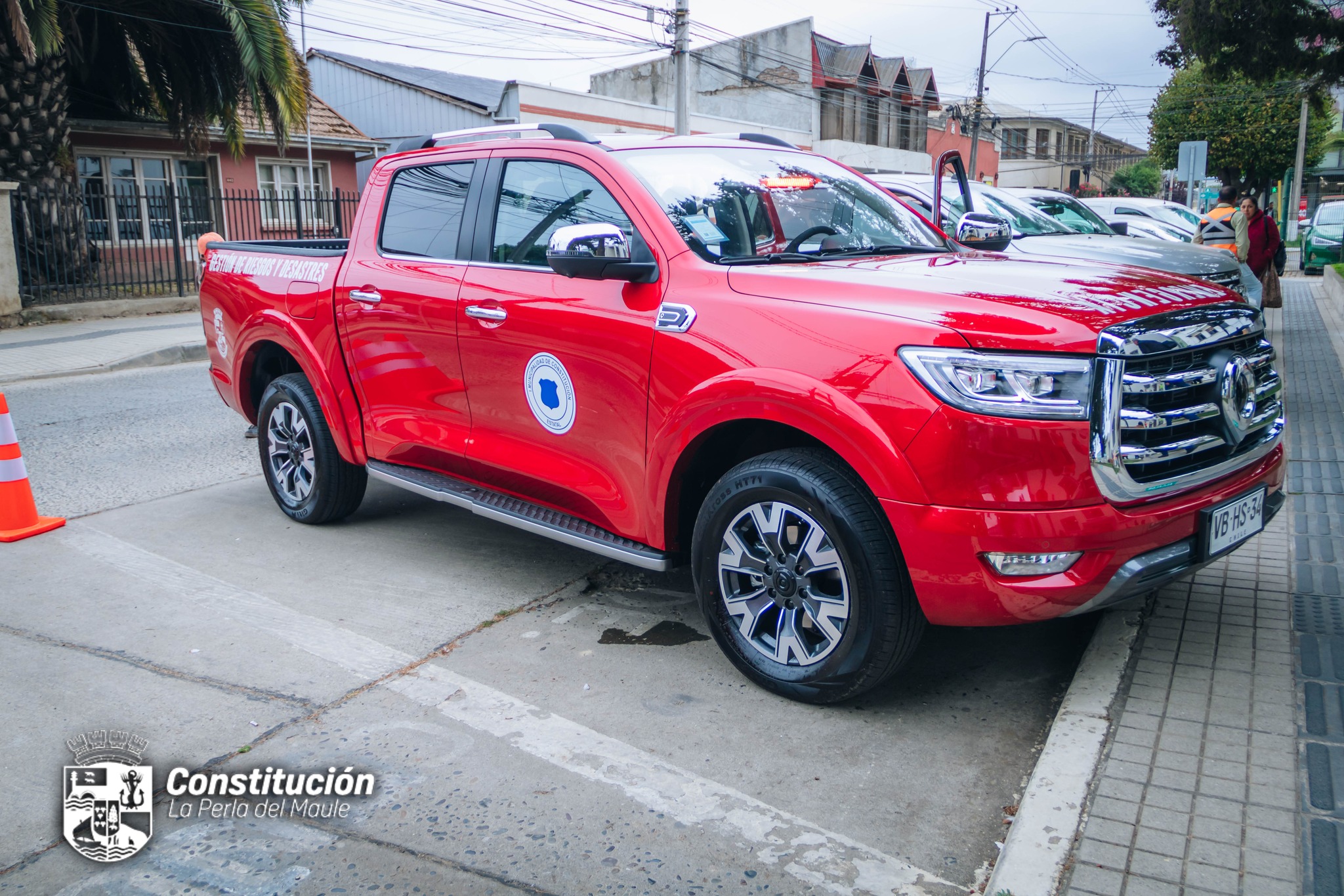 Municipalidad de Constitución refuerza su equipo de emergencias con nueva camioneta